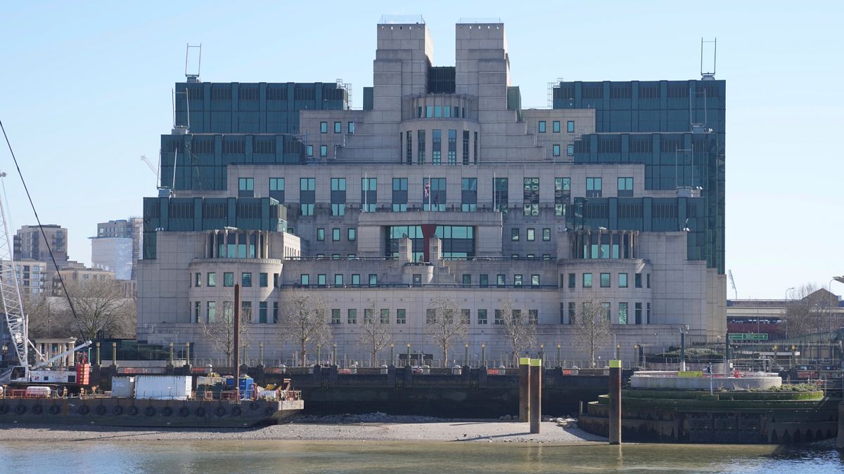 MI6 britânico recruta informantes na dark web via portal