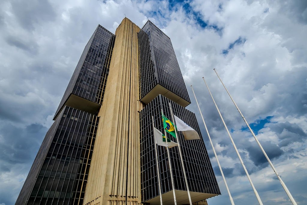 Juros, acordo com UE, dólar, Ibovespa recorde e pílulas 16.09