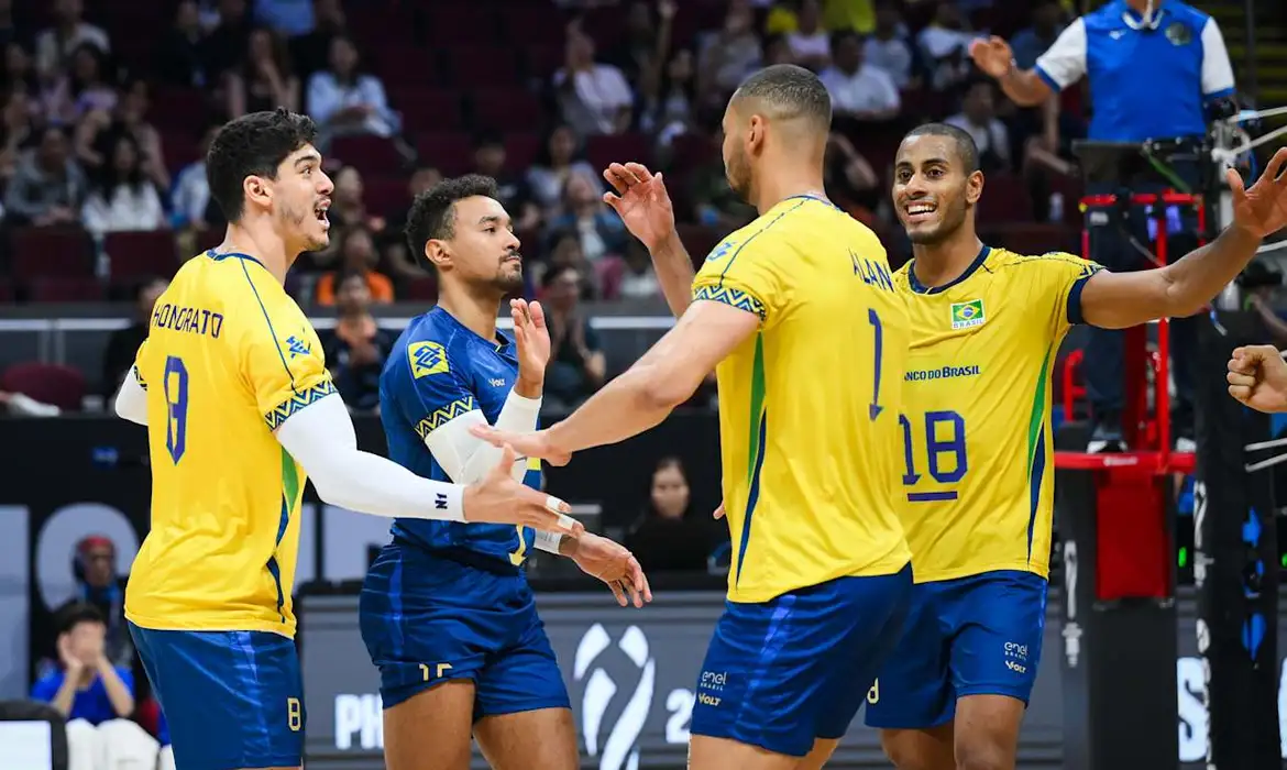 Brasil inicia campanha no Mundial de vôlei com vitória sobre a