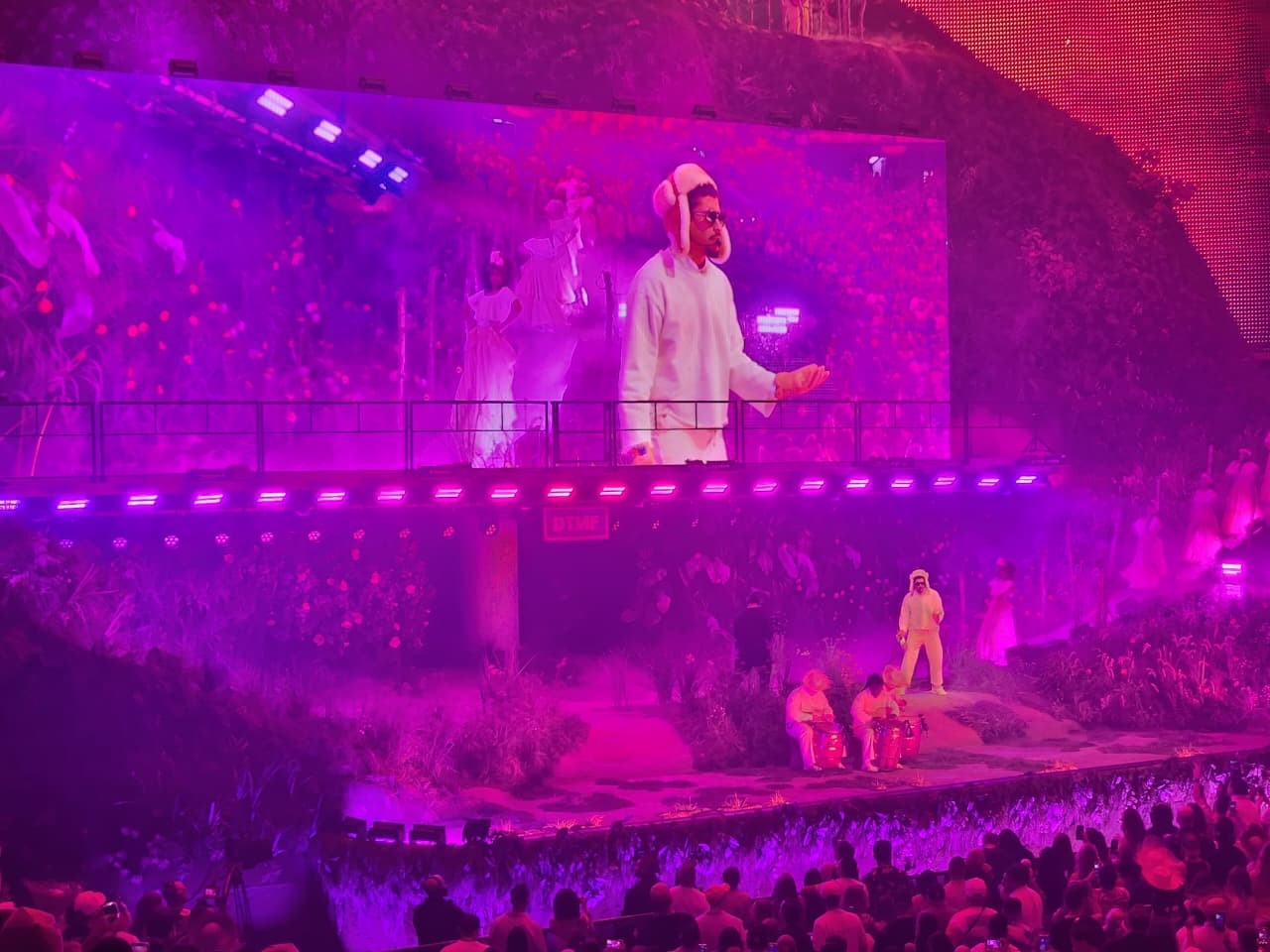 Como Bad Bunny injeta milhões na economia de Porto Rico levando