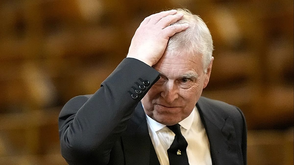 Príncipe André perde título e deve deixar mansão