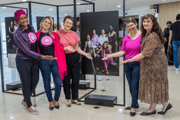 Outubro Rosa: Hospital Moinhos tem exposição e ações