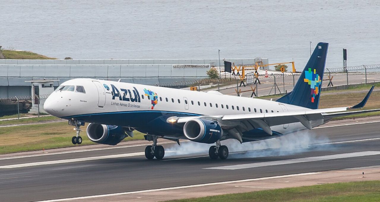 Azul (AZUL4) projeta alavancagem de 2,5x após Chapter 11