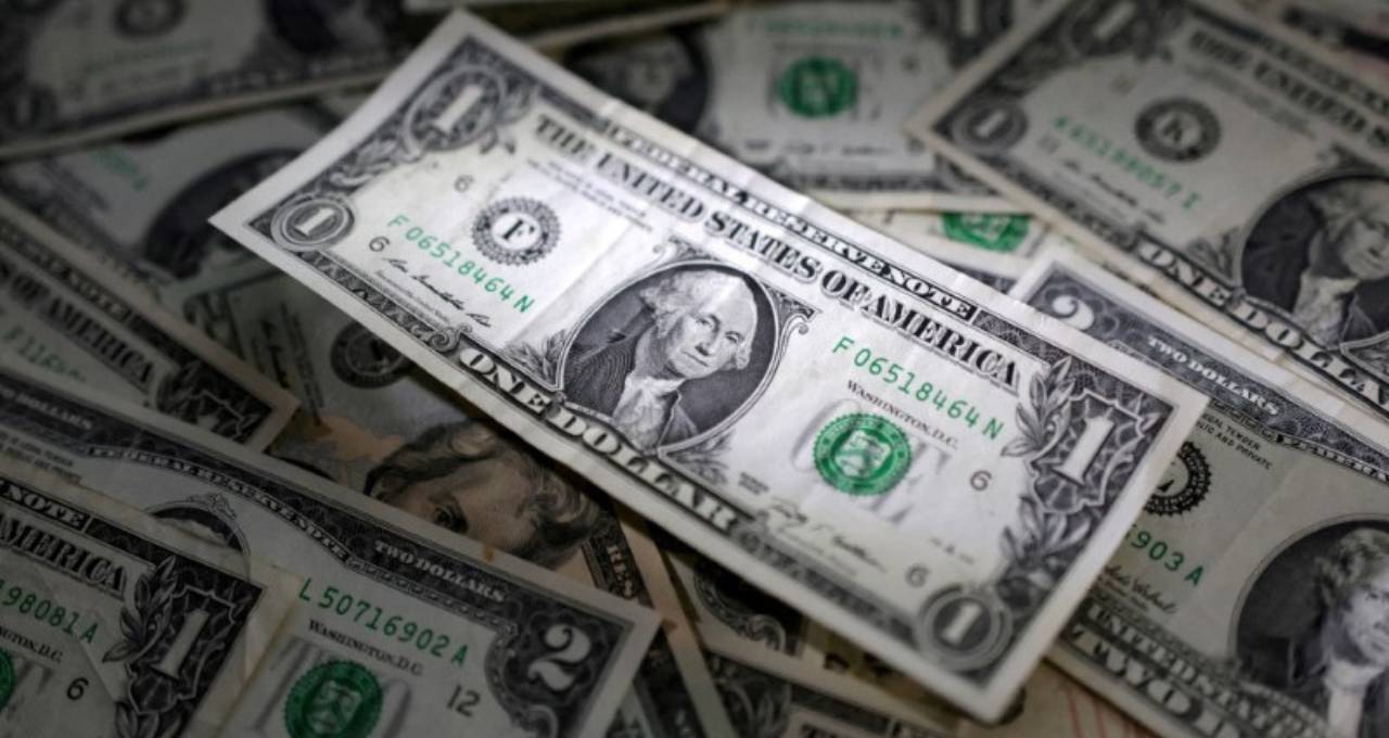 Dólar cai a R$ 5,33 com shutdown mantido nos EUA