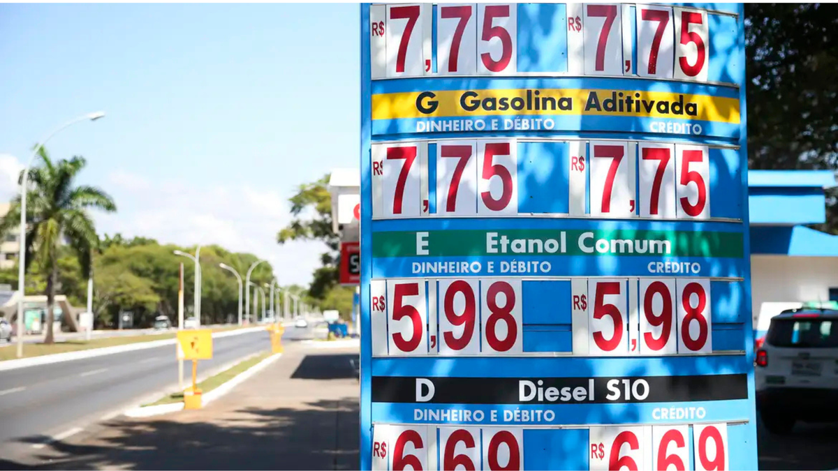 Gasolina cara no Brasil mesmo com 30% de etanol