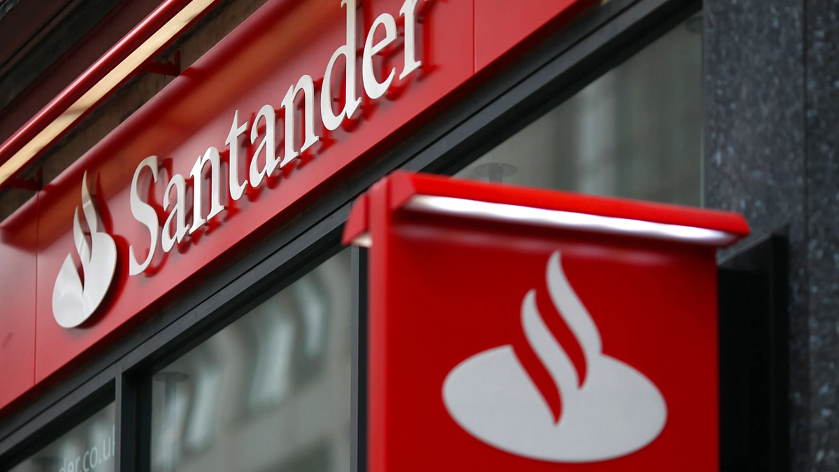 Santander oferece 15 mil bolsas de IA para professores