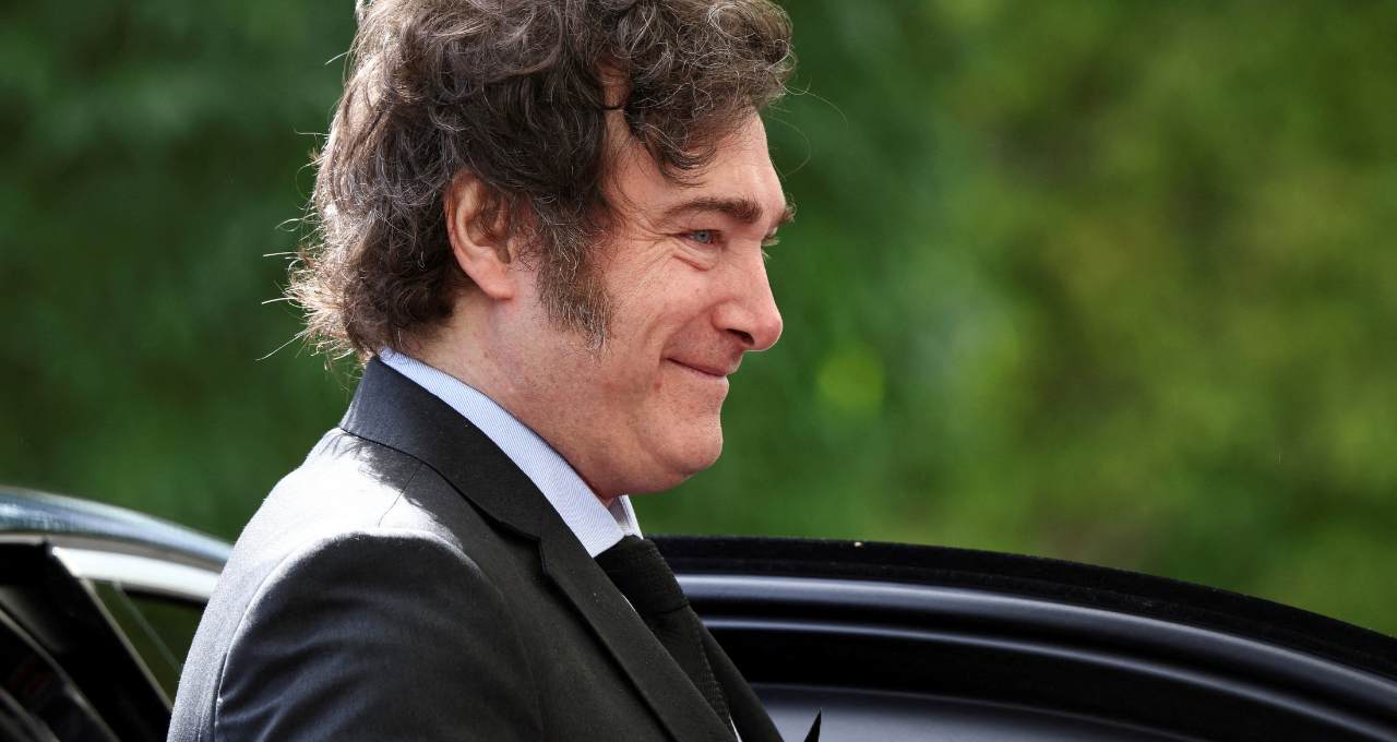 Trump afirma que EUA ajudaram Milei a vencer eleição na Argentina