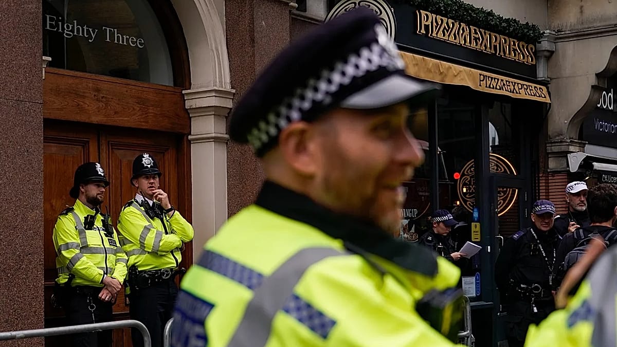 Polícia britânica busca mais dois presos libertados por engano