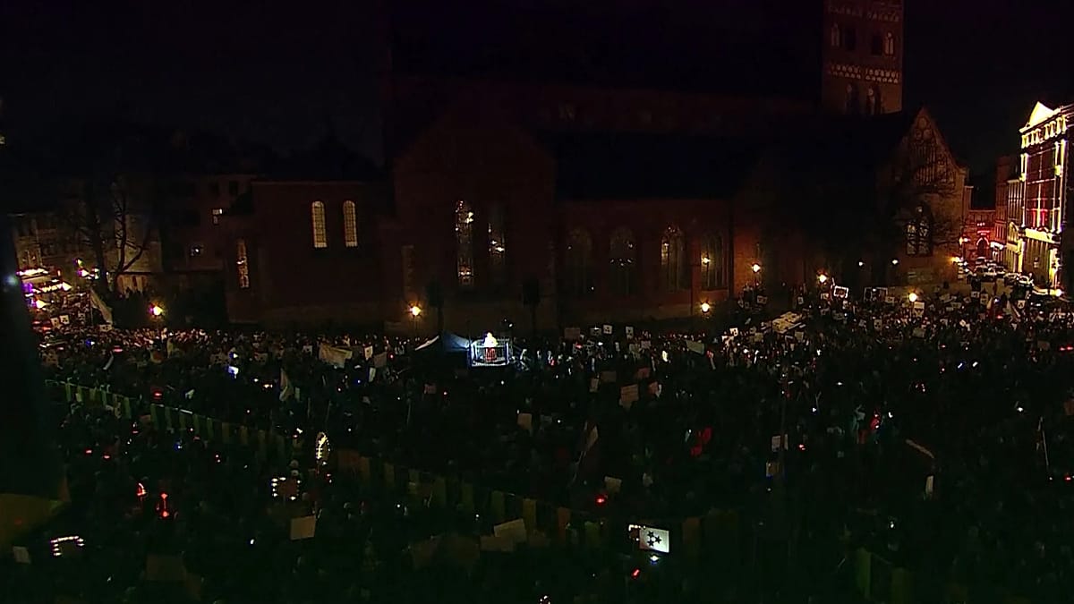 Milhares protestam contra saída da Letônia de convenção