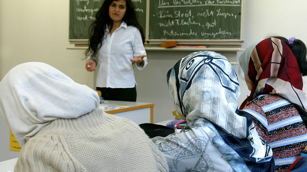 Escola de Berlim processada por proibir oração de aluno muçulmano
