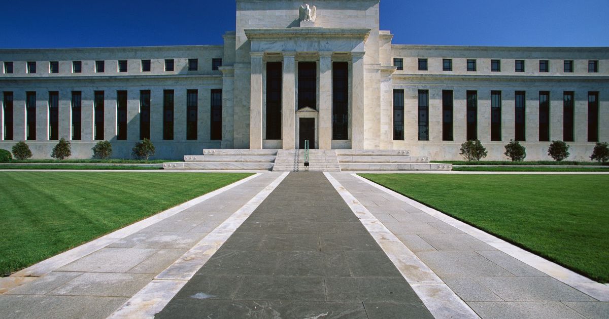 Presidente do Fed de NY vê classe média apertada como risco à