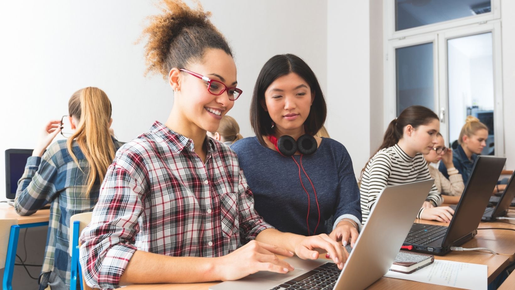 Zup lança trilha gratuita de IA para mulheres e minorias
