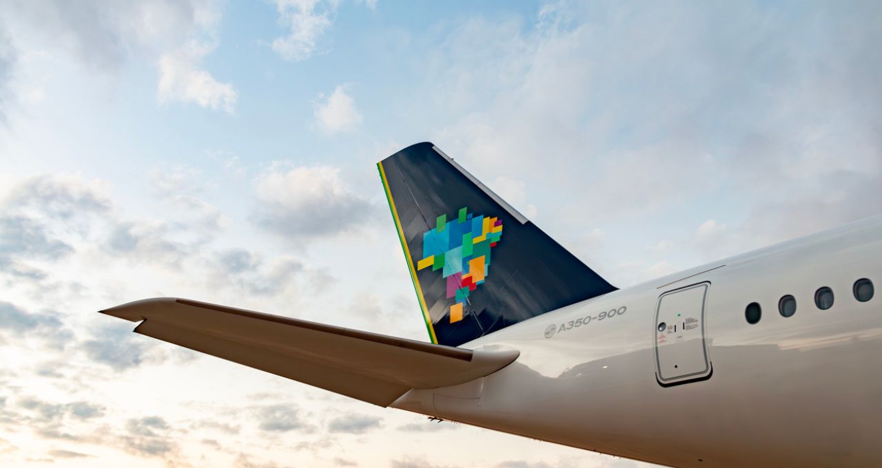 Azul (AZUL4) tem prejuízo de R$ 1,5 bi e alavancagem sobe