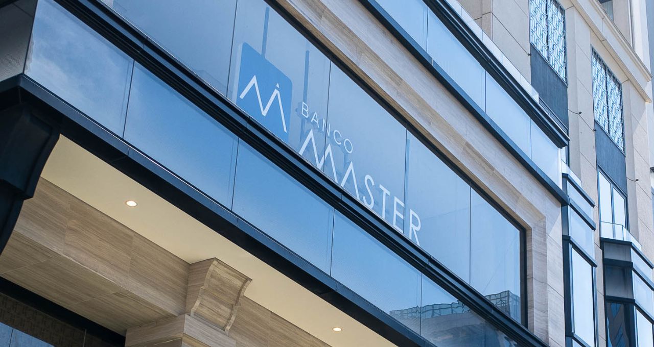 Vorcaro deixa cadeia com tornozeleira e sem operar finanças