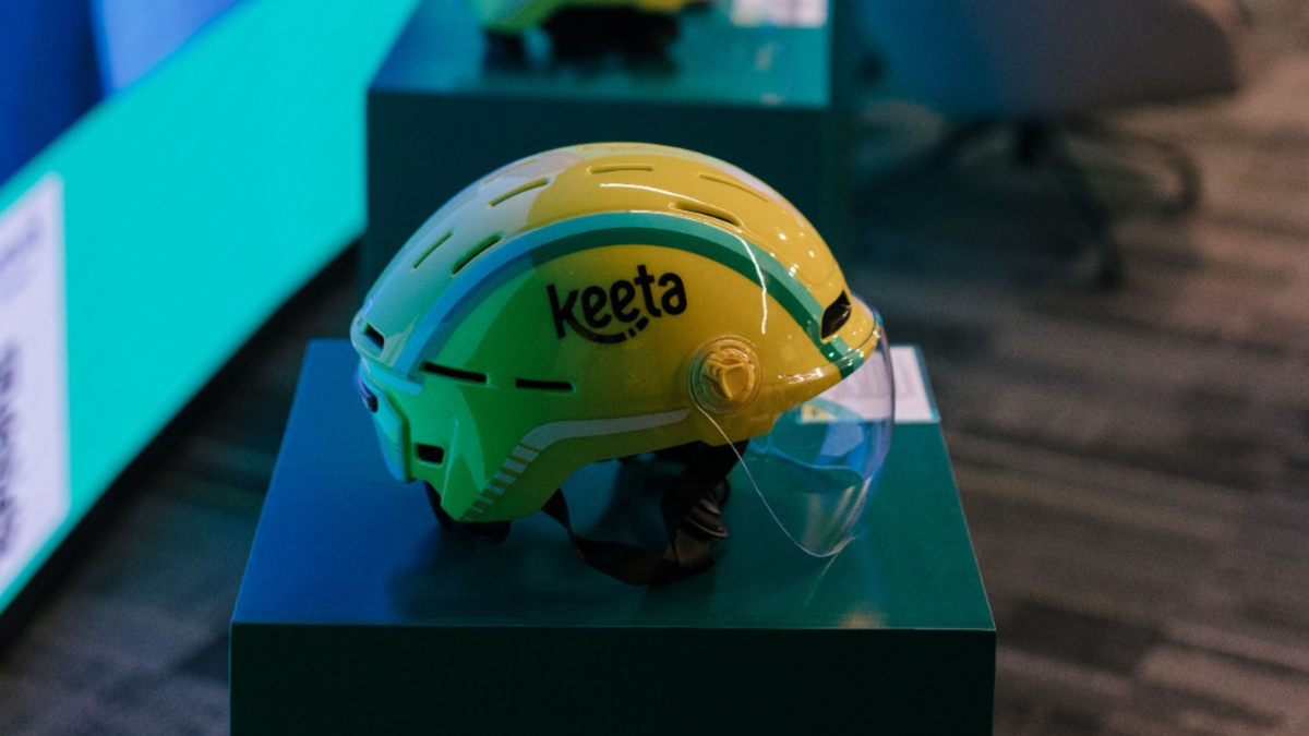 Capacete Keeta detecta quedas e atende ligações