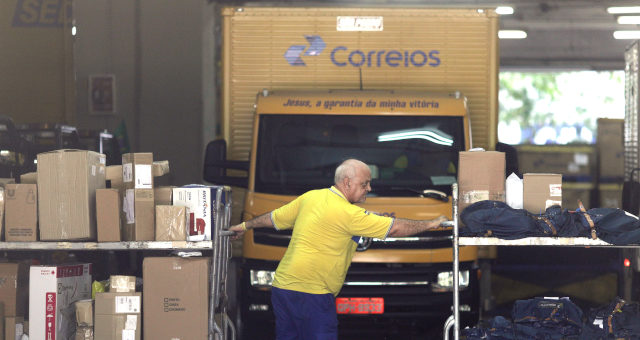 Correios interrompem empréstimo de R$ 20 bi com bancos