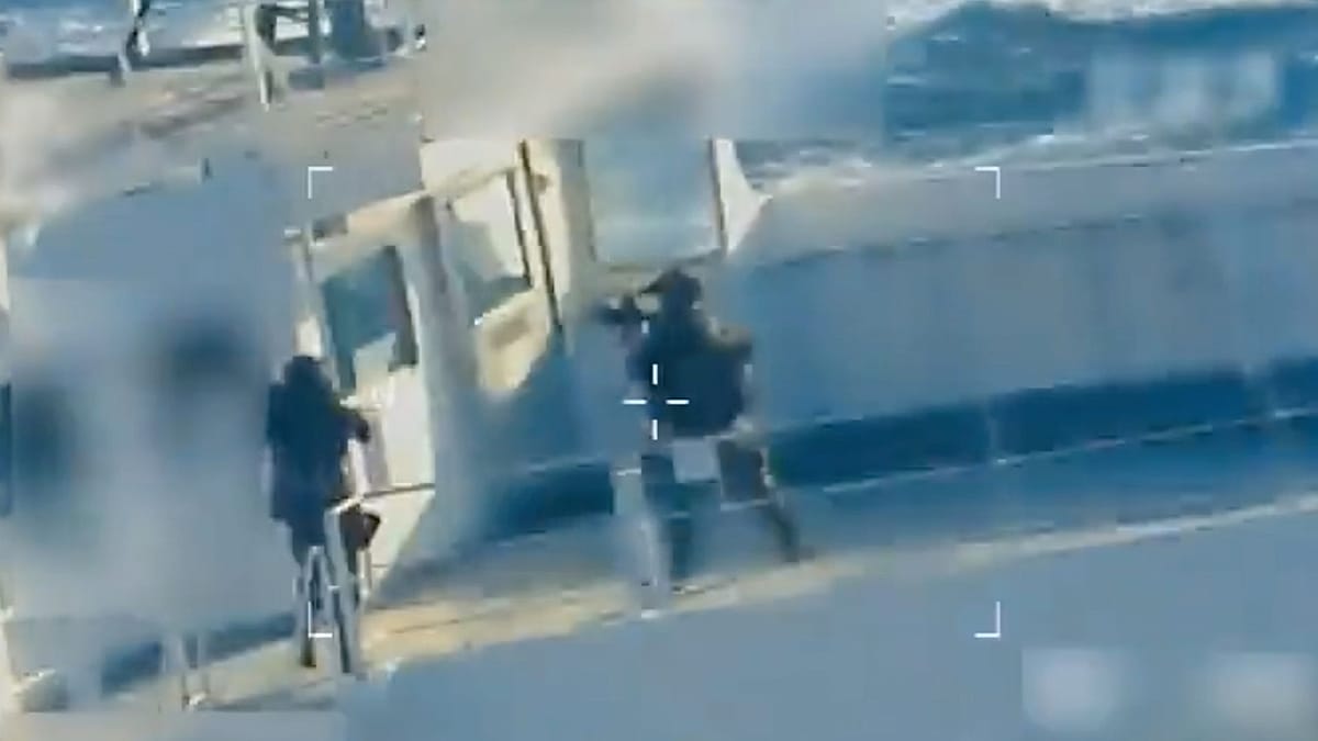 EUA atacam navio com carga militar para o Irão