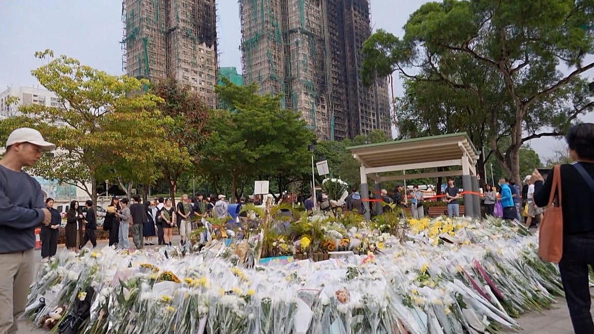 Hong Kong: homenagem às vítimas de incêndio antes das eleições