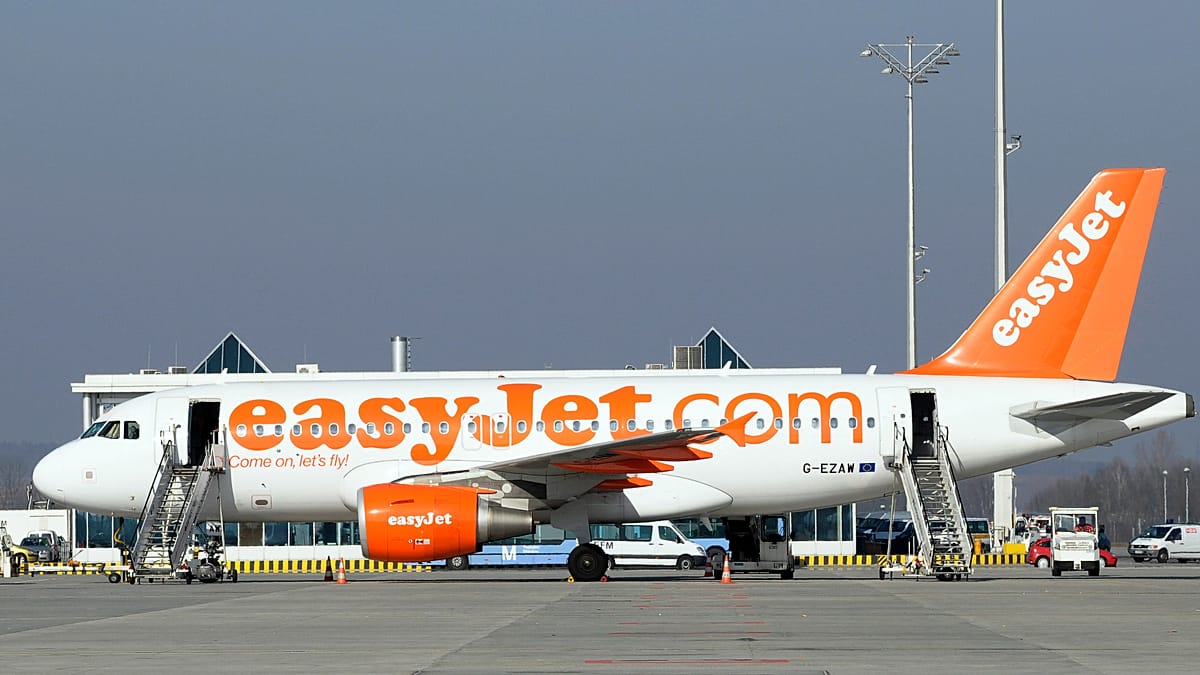 Família tenta embarcar avó morta em voo da easyJet