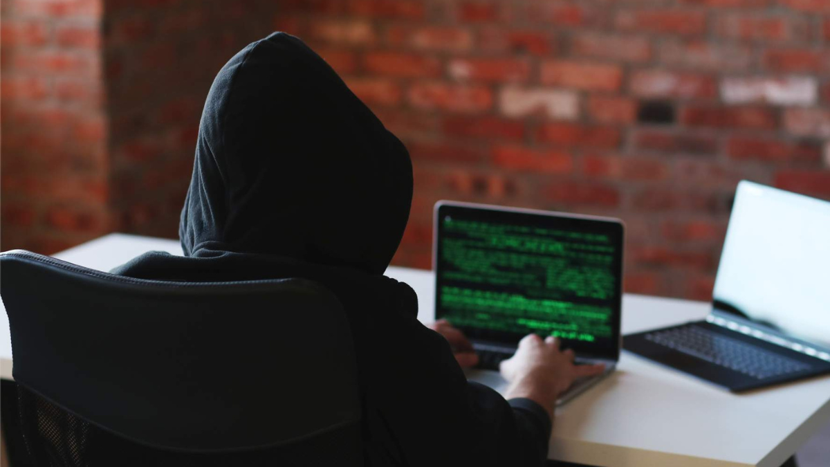 Mais de 30 falhas em IA de programação permitem roubo de dados