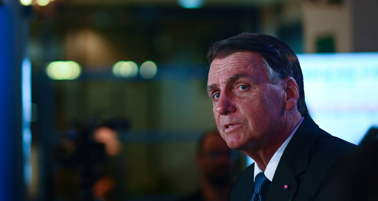 Bolsonaro tem nova crise de soluços após procedimento