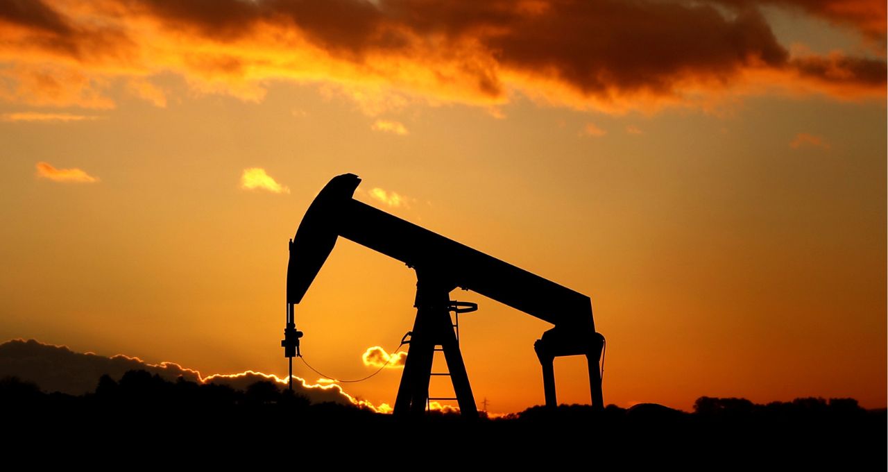 Petróleo tem maior queda anual desde 2020