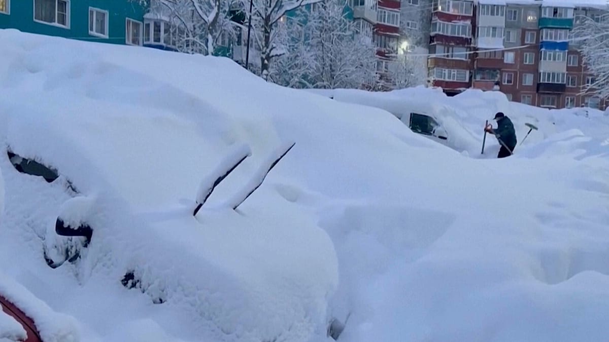 Rússia: casas são desenterradas da neve em Kamchatka
