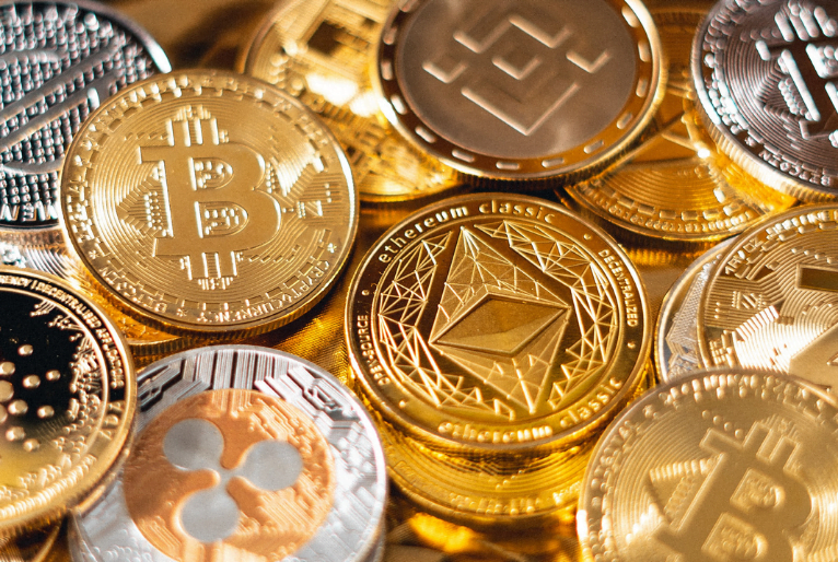 Crimes com criptomoedas sobem 155% em 2025