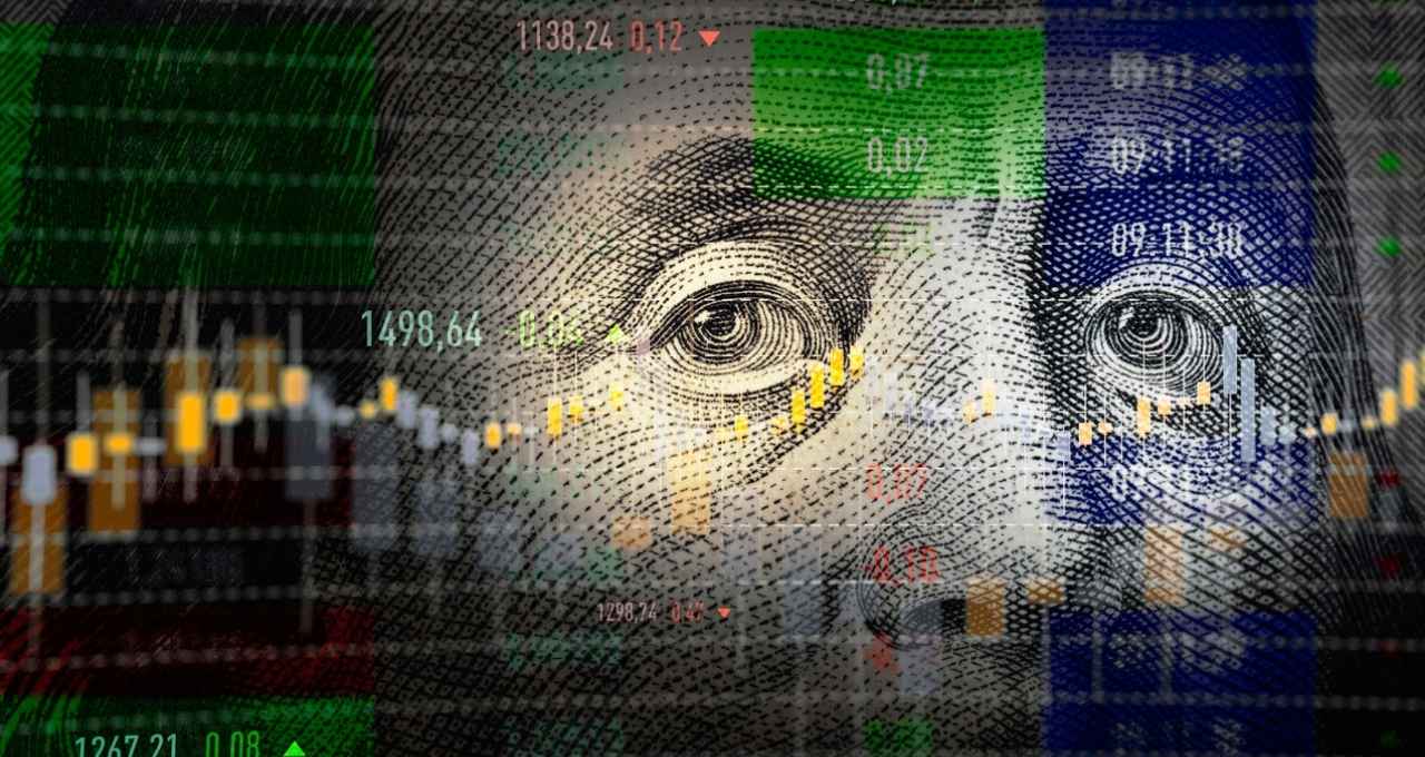 Dólar cai levemente e fecha a R$ 5,36 com baixa liquidez