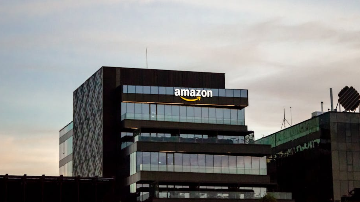 Tarifas dos EUA afetam preços, diz CEO da Amazon