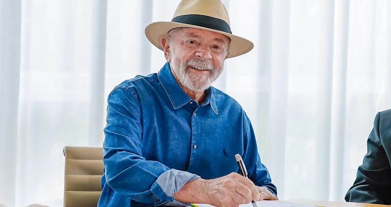 Lula nomeia advogado-geral da Petrobras como ministro da Justiça