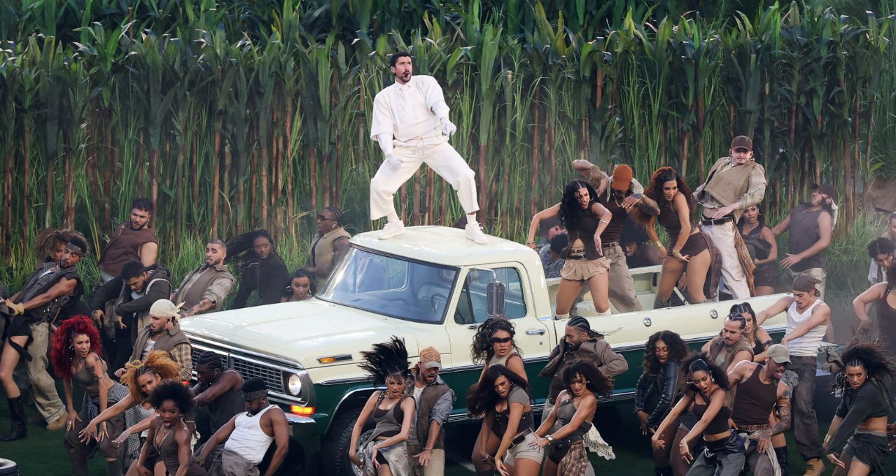 Confronto Trump e Bad Bunny no Super Bowl pode afetar eleições