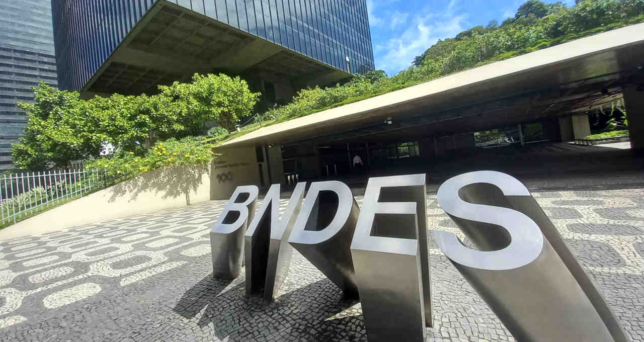 BNDES aprova R$ 7,5 bi para dívidas rurais, alívio ao BB