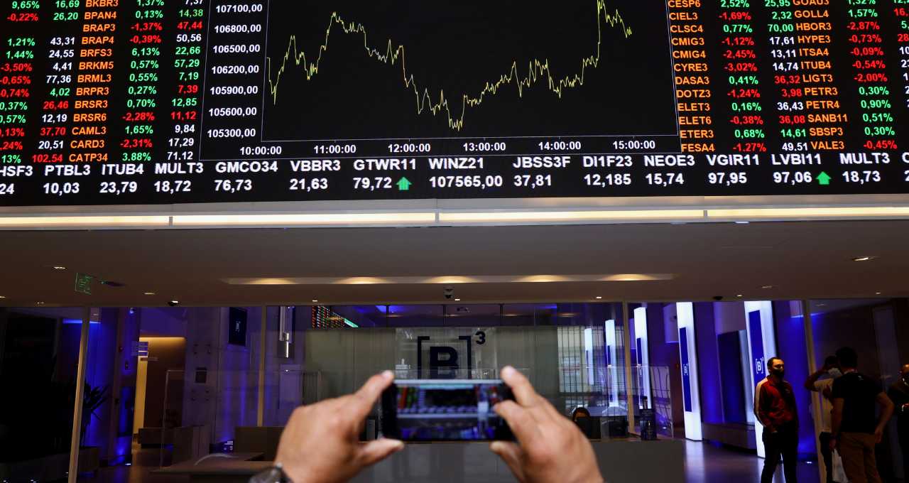 Ibovespa futuro supera médias e mantém viés de alta após testar 192