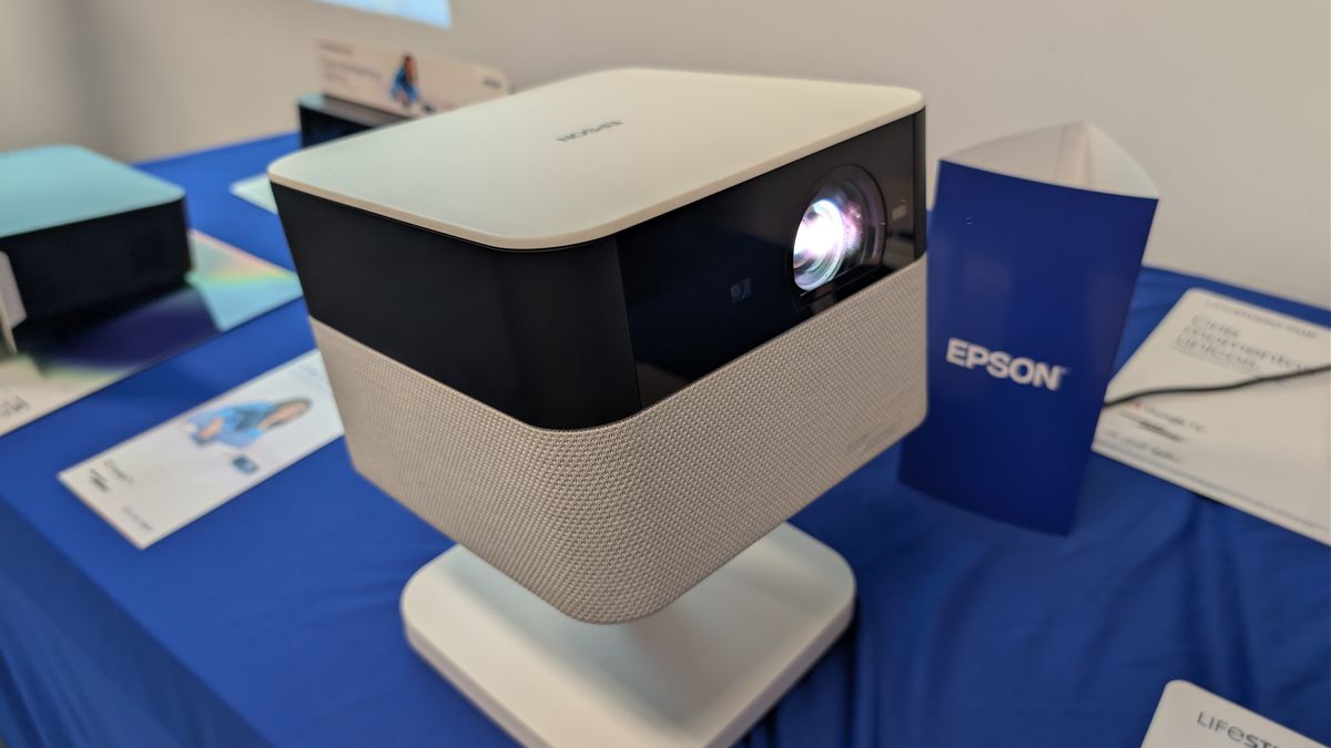 Epson lança projetor 4K de 150 polegadas com som Bose; veja preço