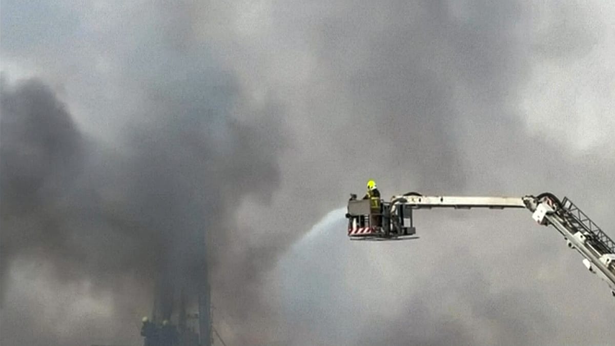 Incidente com drone causa fogo perto do aeroporto do Dubai