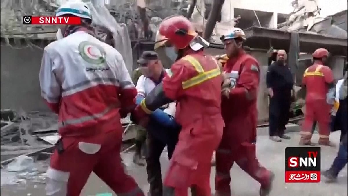 Irão: TV estatal mostra homem resgatado no Sul do Khorasan