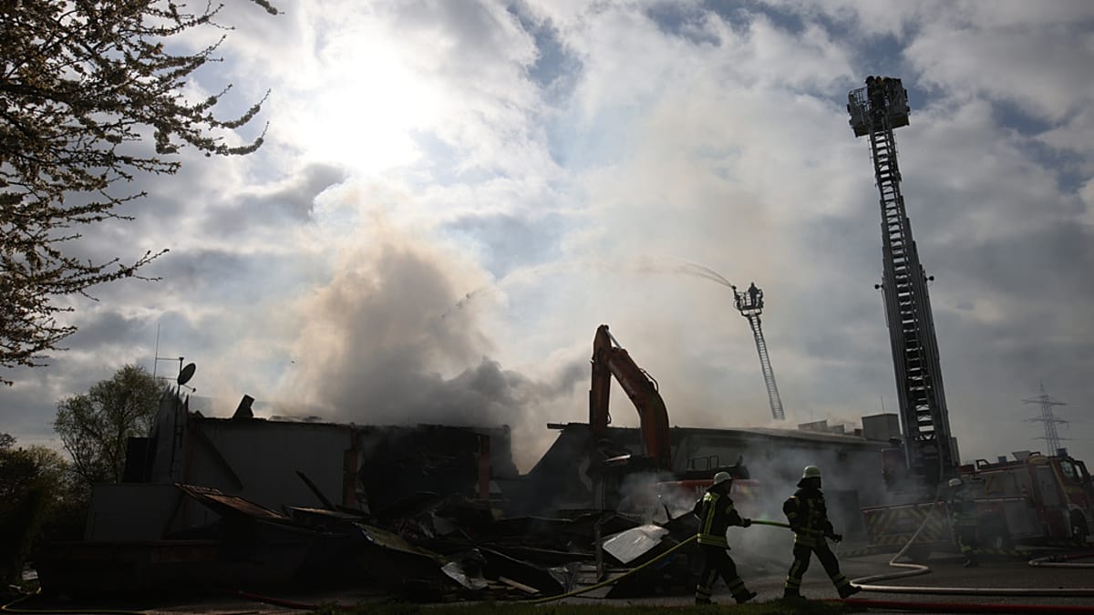 Incêndio em boate perto de Estrasburgo retira 750 pessoas