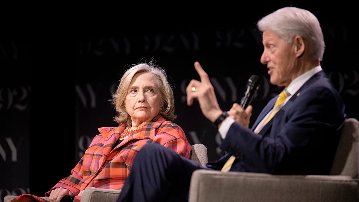 Caso Epstein: imagens dos depoimentos dos Clinton divulgadas