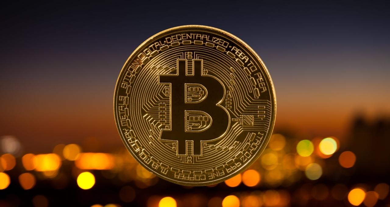 Bitcoin sobe apesar de tensão geopolítica; veja preços