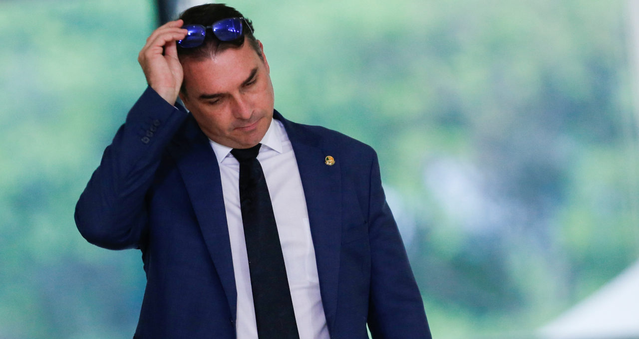 Gestores veem favoritismo de Flávio Bolsonaro; Lula perde
