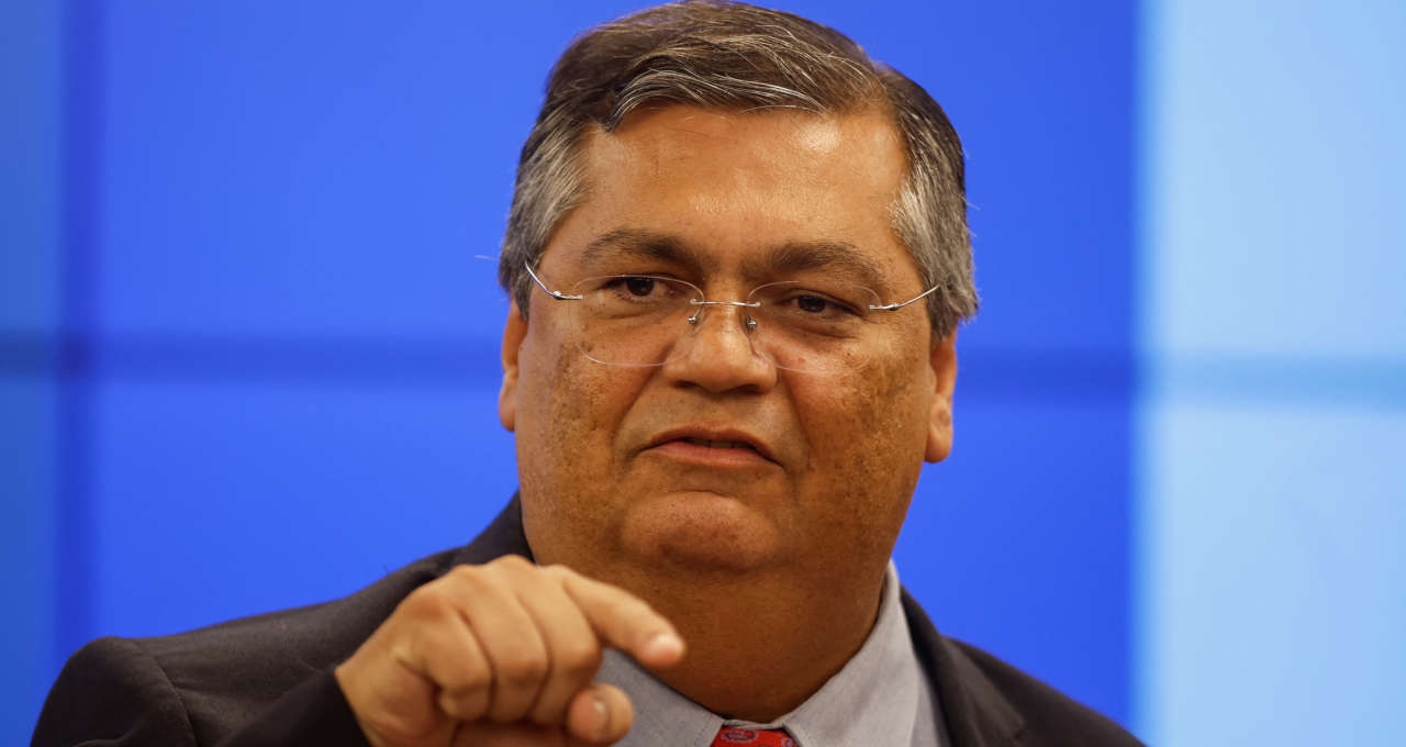 Dino suspende quebra de sigilos de filho de Lula na CPMI