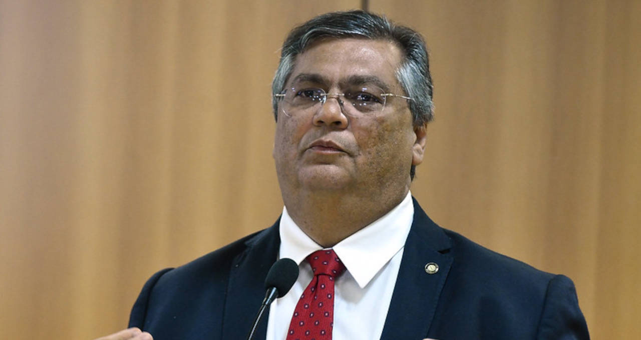 Flávio Dino convoca audiência sobre taxa da CVM