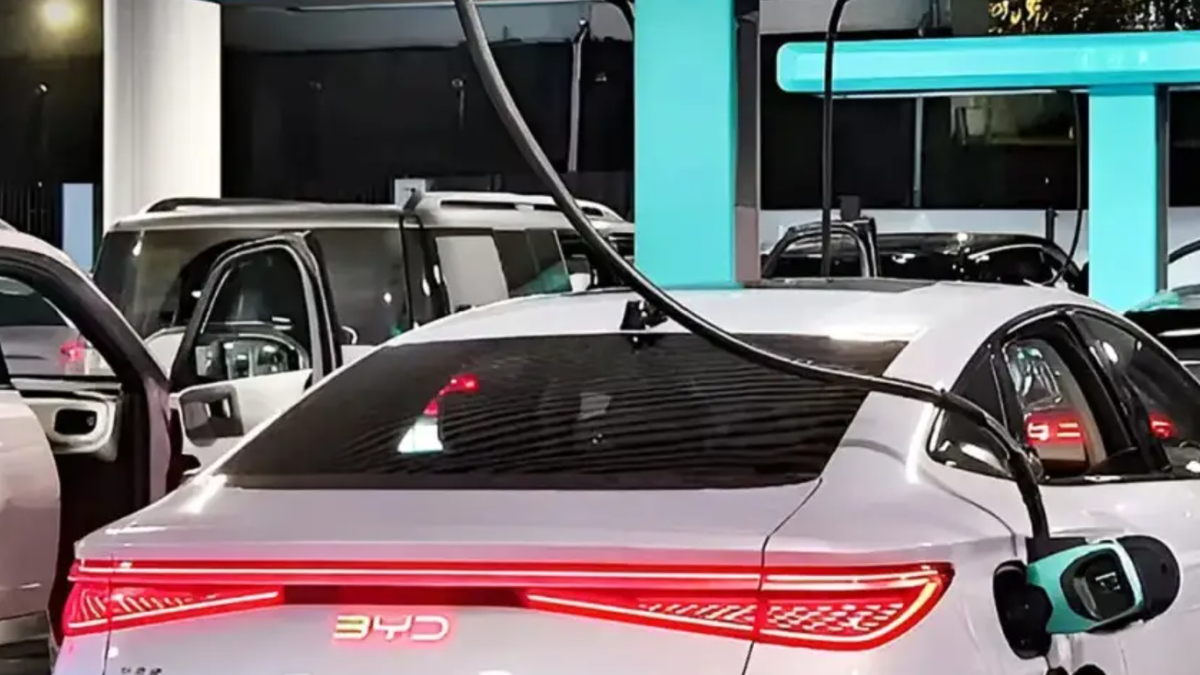 BYD testa recarga de carros elétricos rápida como abastecer