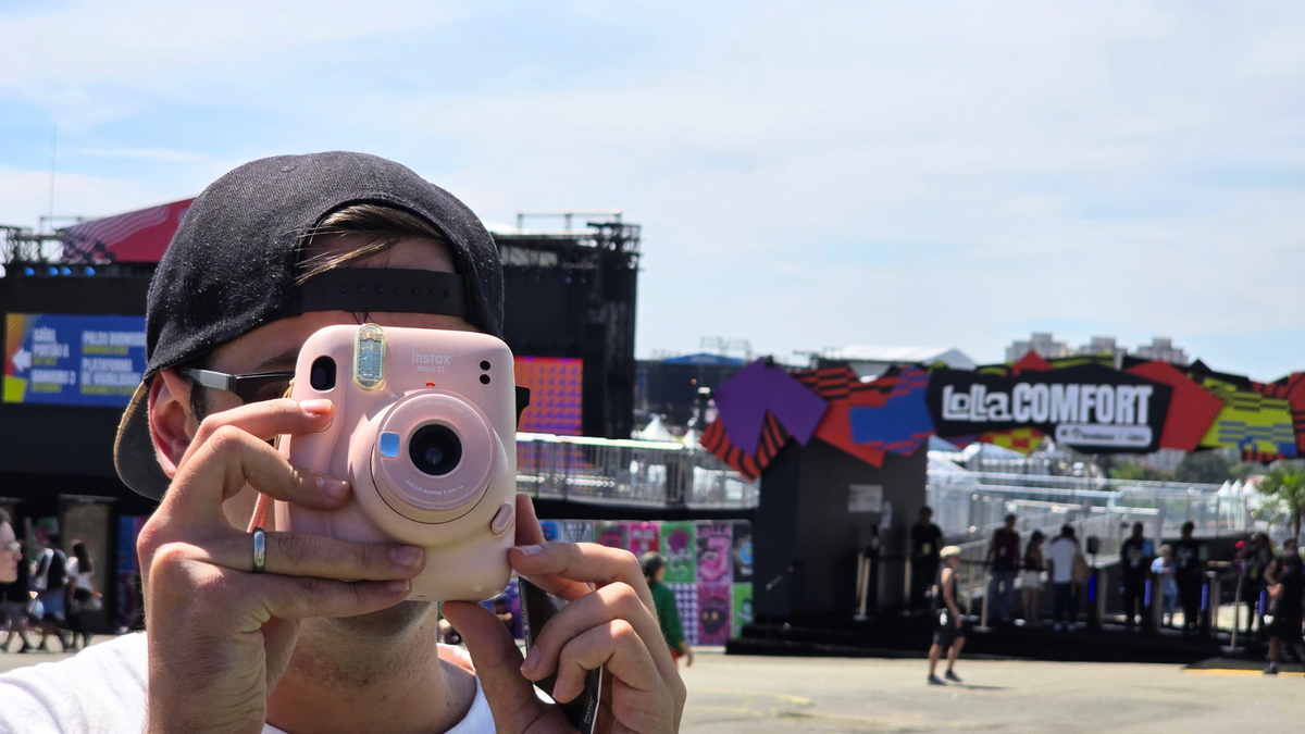 Câmeras digitais e charmeras dominam Lollapalooza Brasil