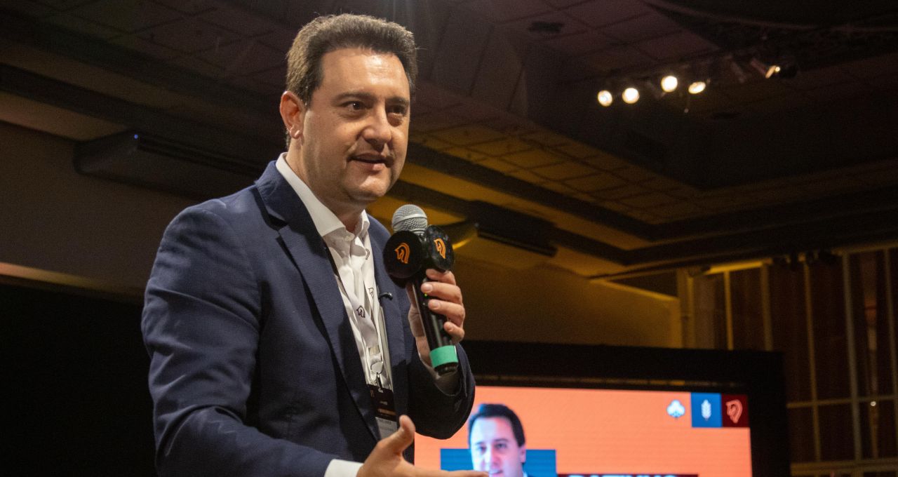 Ratinho Junior desiste de candidatura a presidente e fica no Paraná