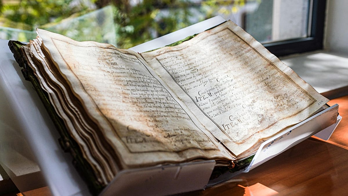 Manuscrito histórico desaparecido há um século é achado à venda na