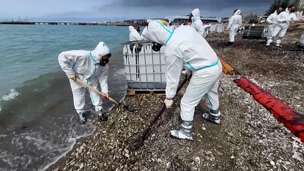 Fumo cobre Tuapse após ataque de drones a refinaria