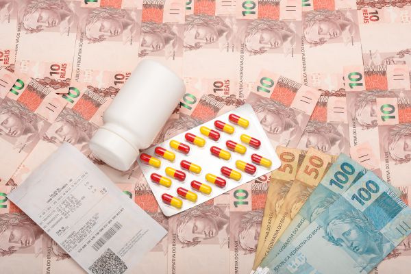 Reajuste de medicamentos eleva custos corporativos: quem paga?