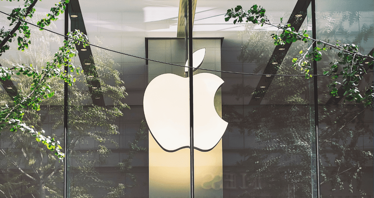 Apple nomeia John Ternus como novo CEO; Tim Cook vai para o conselho